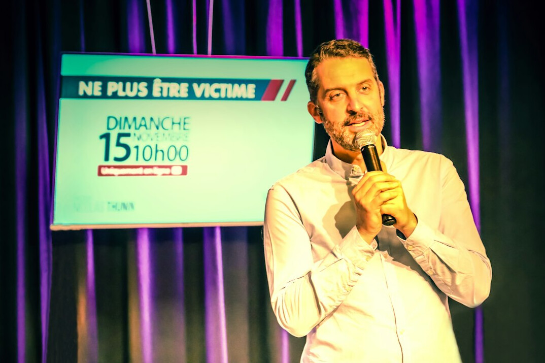 french tv presenter on stage